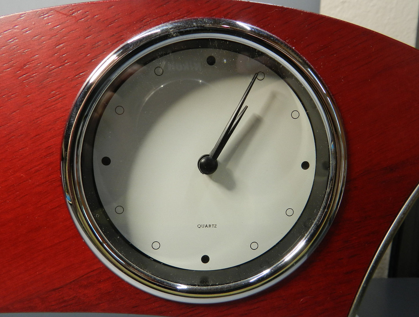 Vintage Wood Clock - Sleek Design - Battery - MCM
